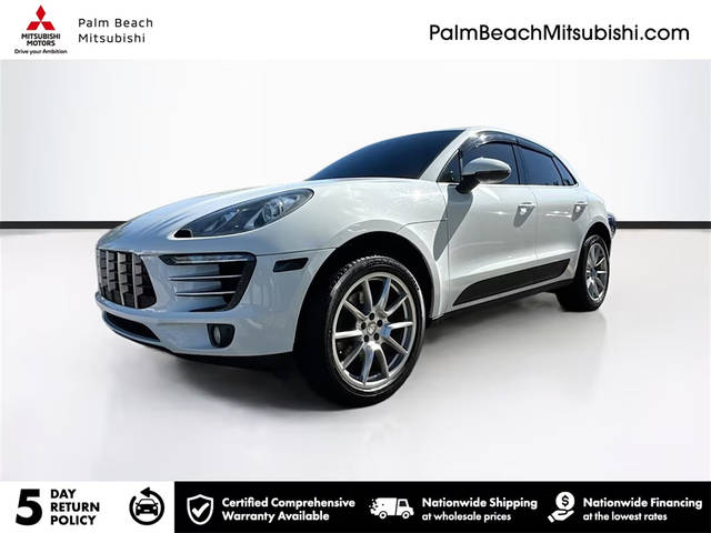 2017 Porsche Macan  AWD photo