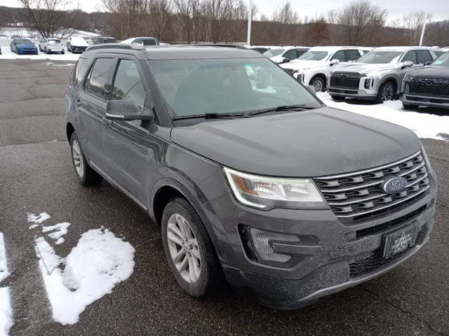 2017 Ford Explorer XLT FWD photo