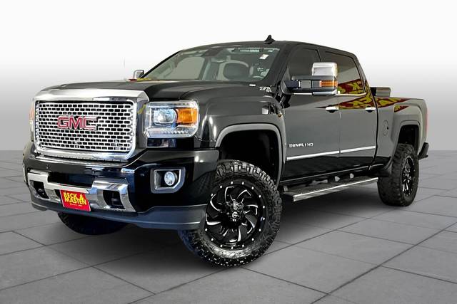 2016 GMC Sierra 2500HD Denali 4WD photo