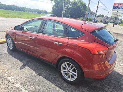 2016 Ford Focus SE FWD photo