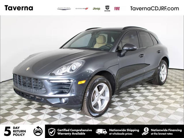 2017 Porsche Macan  AWD photo
