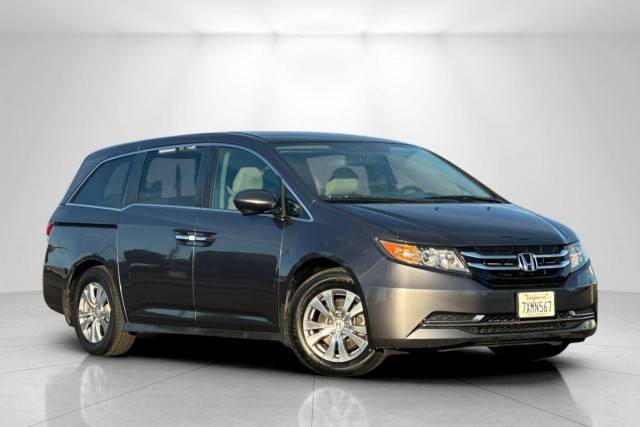 2016 Honda Odyssey SE FWD photo