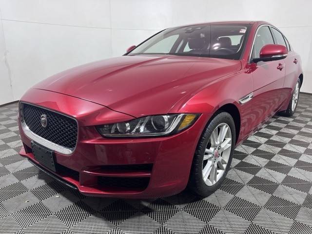 2017 Jaguar XE 25t Premium RWD photo