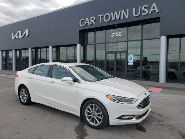 2017 Ford Fusion SE FWD photo