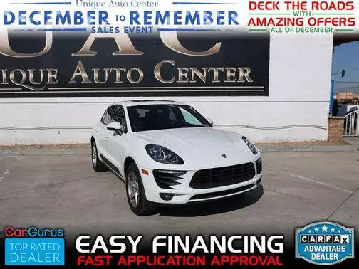 2017 Porsche Macan  AWD photo