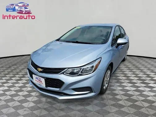 2017 Chevrolet Cruze LS FWD photo