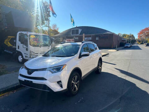 2017 Toyota RAV4 XLE AWD photo