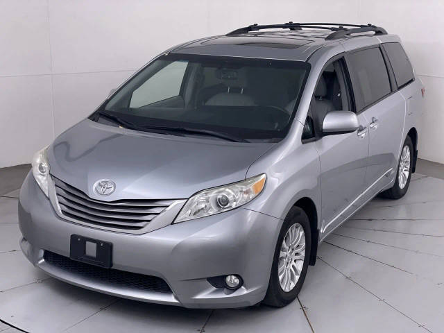 2017 Toyota Sienna XLE FWD photo