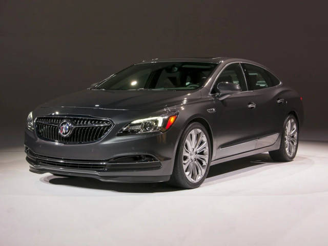 2017 Buick LaCrosse Essence FWD photo