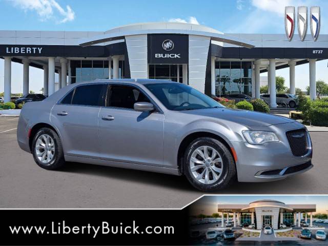 2015 Chrysler 300 Limited RWD photo