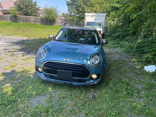 2017 MINI Cooper Clubman Cooper FWD photo
