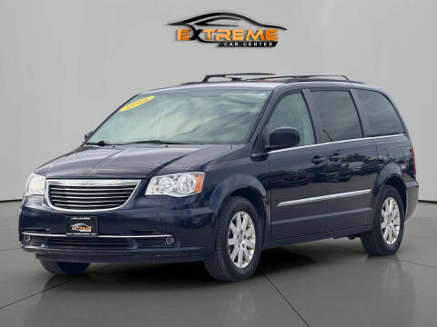 2016 Chrysler Town and Country Touring FWD photo