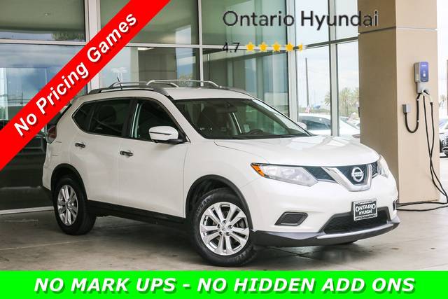 2016 Nissan Rogue SV FWD photo