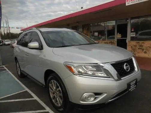 2015 Nissan Pathfinder S FWD photo