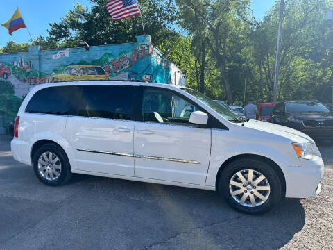 2016 Chrysler Town and Country Touring FWD photo