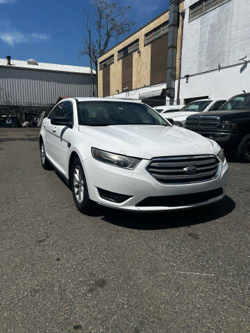 2015 Ford Taurus SE FWD photo