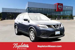 2016 Nissan Rogue SV FWD photo