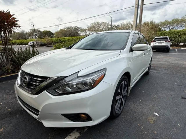 2017 Nissan Altima 2.5 SR FWD photo