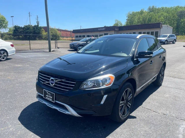 2017 Volvo XC60 Dynamic FWD photo