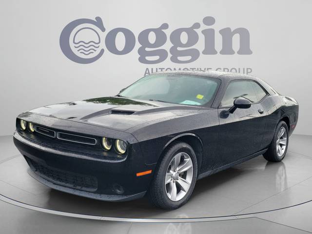 2016 Dodge Challenger SXT RWD photo