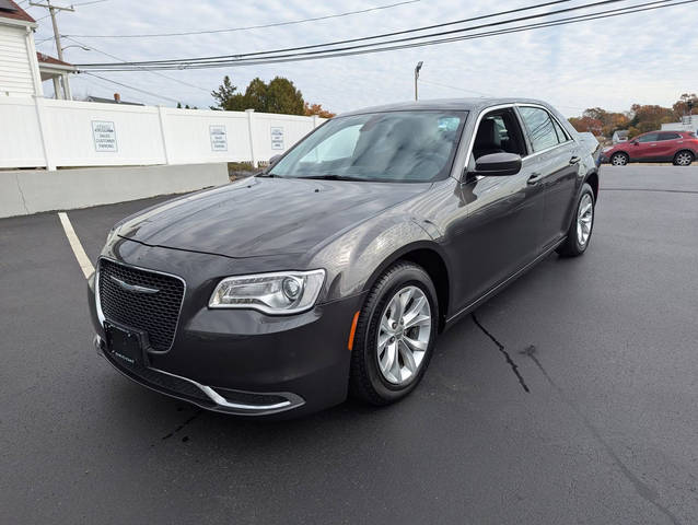 2016 Chrysler 300 Limited RWD photo