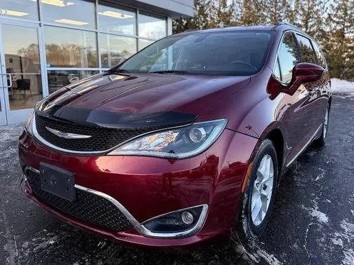 2017 Chrysler Pacifica Minivan Touring-L Plus FWD photo
