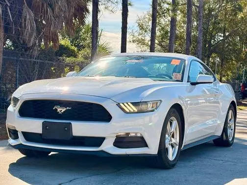 2017 Ford Mustang V6 RWD photo