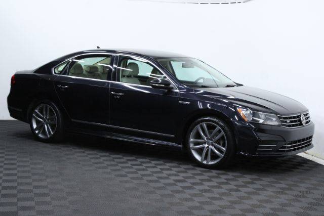 2017 Volkswagen Passat R-Line w/Comfort Pkg FWD photo