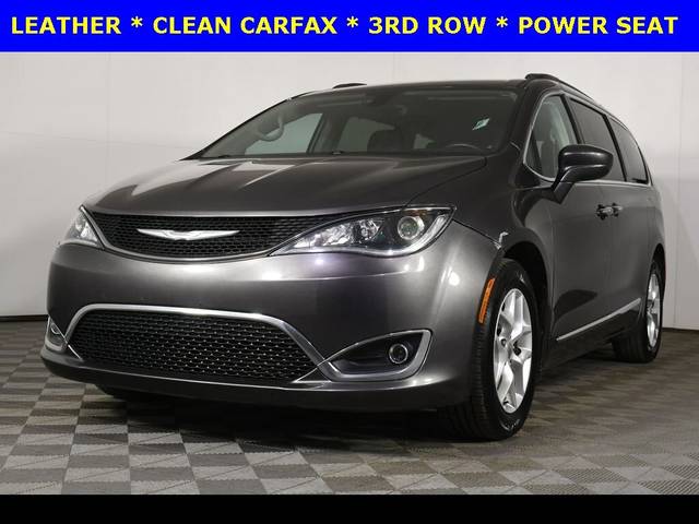 2017 Chrysler Pacifica Minivan Touring-L FWD photo