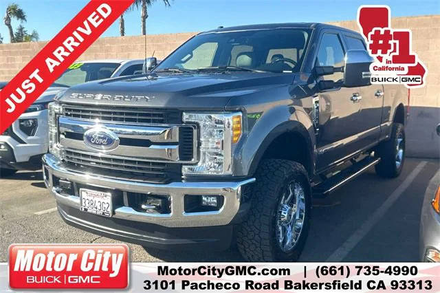 2017 Ford F-250 Super Duty XLT 4WD photo