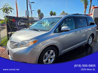 2017 Toyota Sienna LE FWD photo