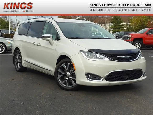 2017 Chrysler Pacifica Minivan Limited FWD photo