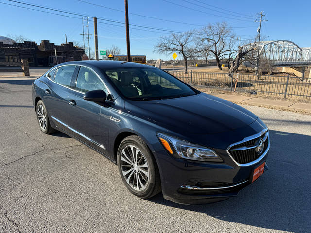 2017 Buick LaCrosse Essence FWD photo