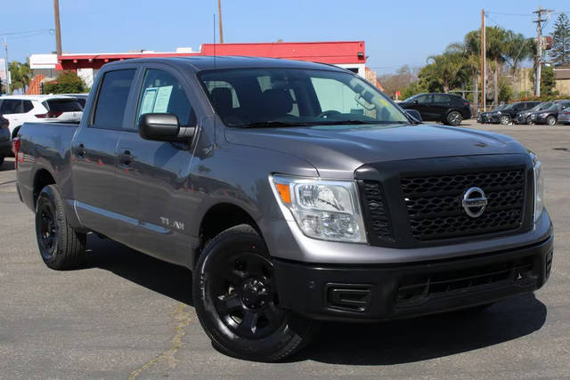 2017 Nissan Titan S 4WD photo