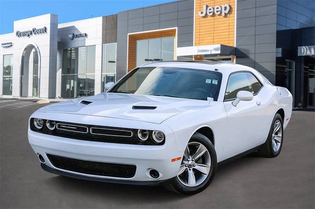 2016 Dodge Challenger SXT RWD photo