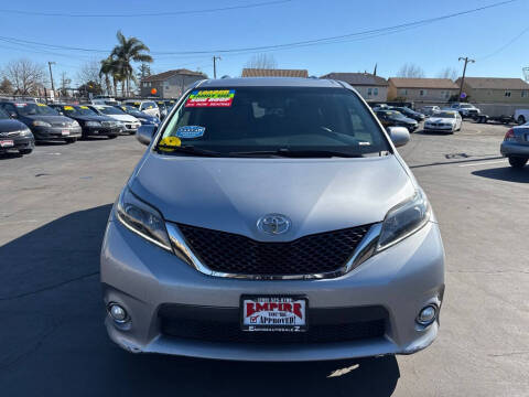 2017 Toyota Sienna SE FWD photo