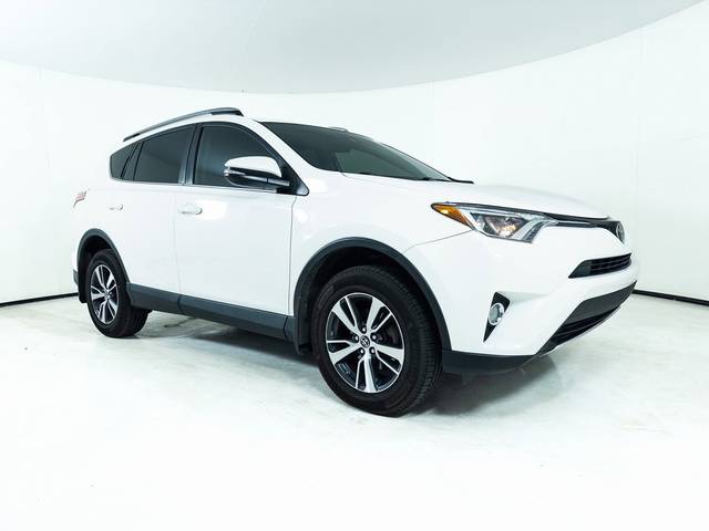 2017 Toyota RAV4 XLE AWD photo