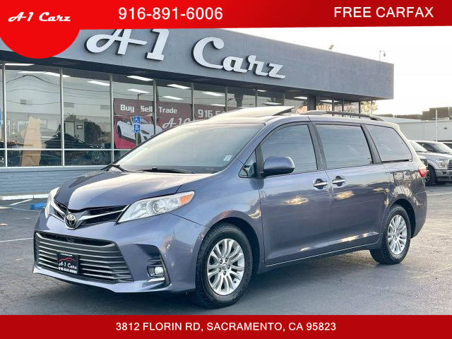 2017 Toyota Sienna XLE FWD photo