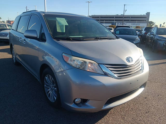 2017 Toyota Sienna XLE FWD photo