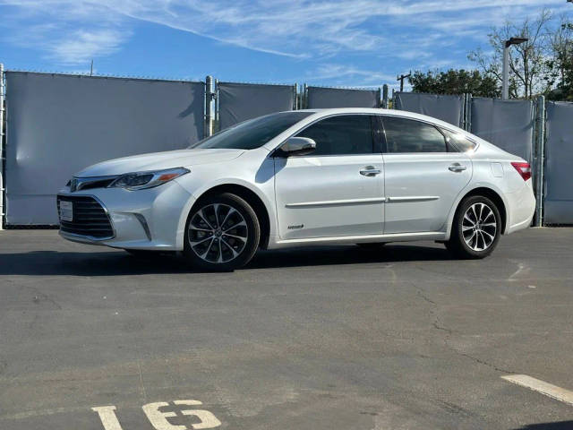 2017 Toyota Avalon Hybrid XLE Premium FWD photo