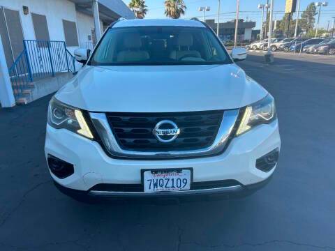 2017 Nissan Pathfinder S FWD photo
