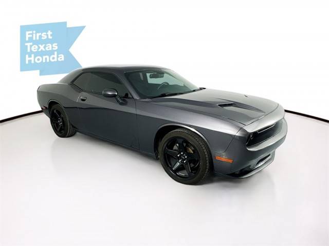 2016 Dodge Challenger SXT RWD photo