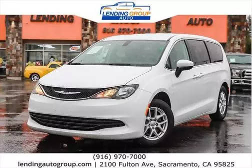 2017 Chrysler Pacifica Minivan Touring FWD photo