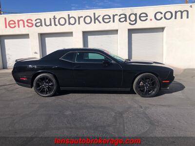 2016 Dodge Challenger SXT RWD photo