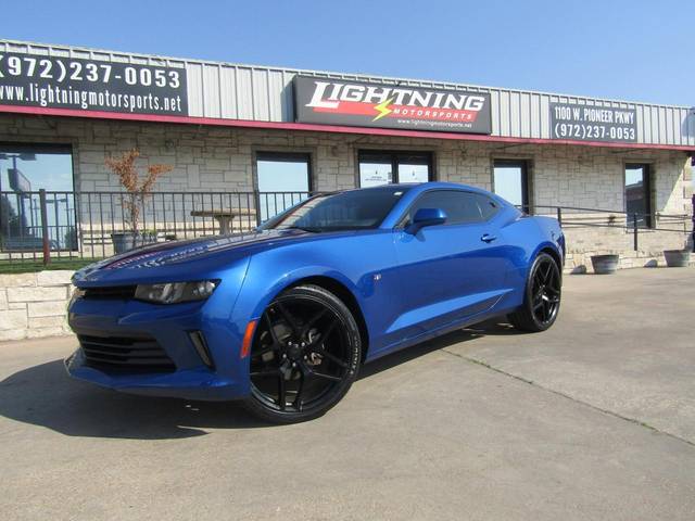 2017 Chevrolet Camaro 1LT RWD photo