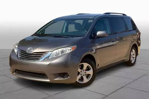 2017 Toyota Sienna LE FWD photo