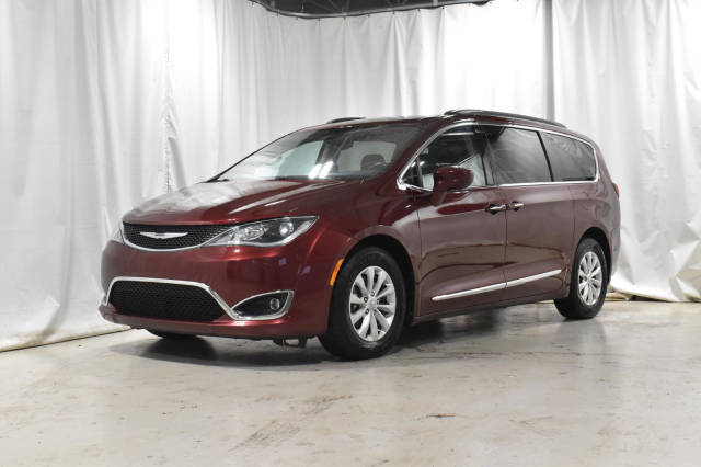 2017 Chrysler Pacifica Minivan Touring-L FWD photo