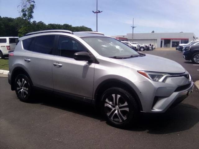 2017 Toyota RAV4 LE AWD photo