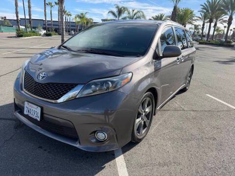 2017 Toyota Sienna SE FWD photo