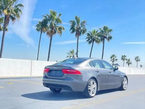2017 Jaguar XE 35t Prestige RWD photo
